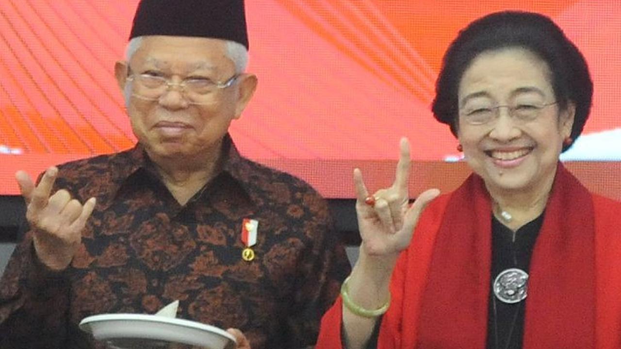 Wapres Pose 3 Jari Bareng Megawati di HUT PDIP, Jubir: Murni Salam Keakraban, Ma'ruf Amin Netral