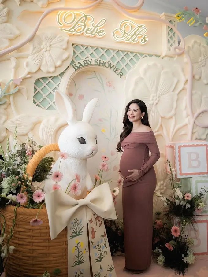 Baby Bump Glow! Gaya Alyssa Daguise Rayakan Ultah & Baby Shower dengan Dress 2 Jutaan