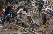 FOTO: Bencana Longsor dan Banjir Bandang Kubur Rumah-Rumah di Cipongkor, Bandung Barat, 9 Orang Hilang