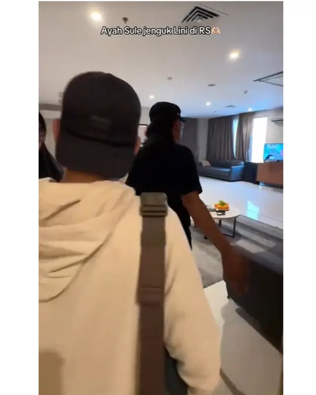 Momen Sule jenguk Mahalini di RS, kamar mewah bikin salfok netizen