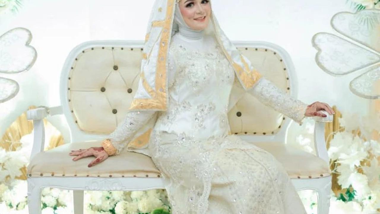 Semakin Cantik Dengan Gaun Yang Dipakainya