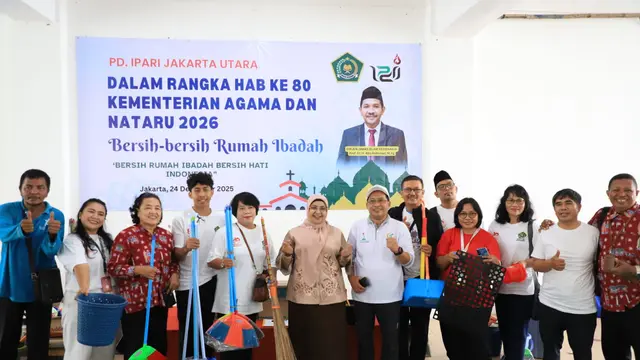 Kemenag melalui para penyuluh agama menggelar program bersih-bersih rumah ibadah lintas iman di berbagai daerah di Indonesia dalam rangka menyambut Natal 2025 dan Tahun Baru 2026.