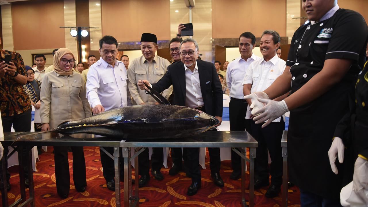 FOTO: Setahun Pemerintahan Prabowo, Zulhas Umumkan Impor Beras Nol Persen