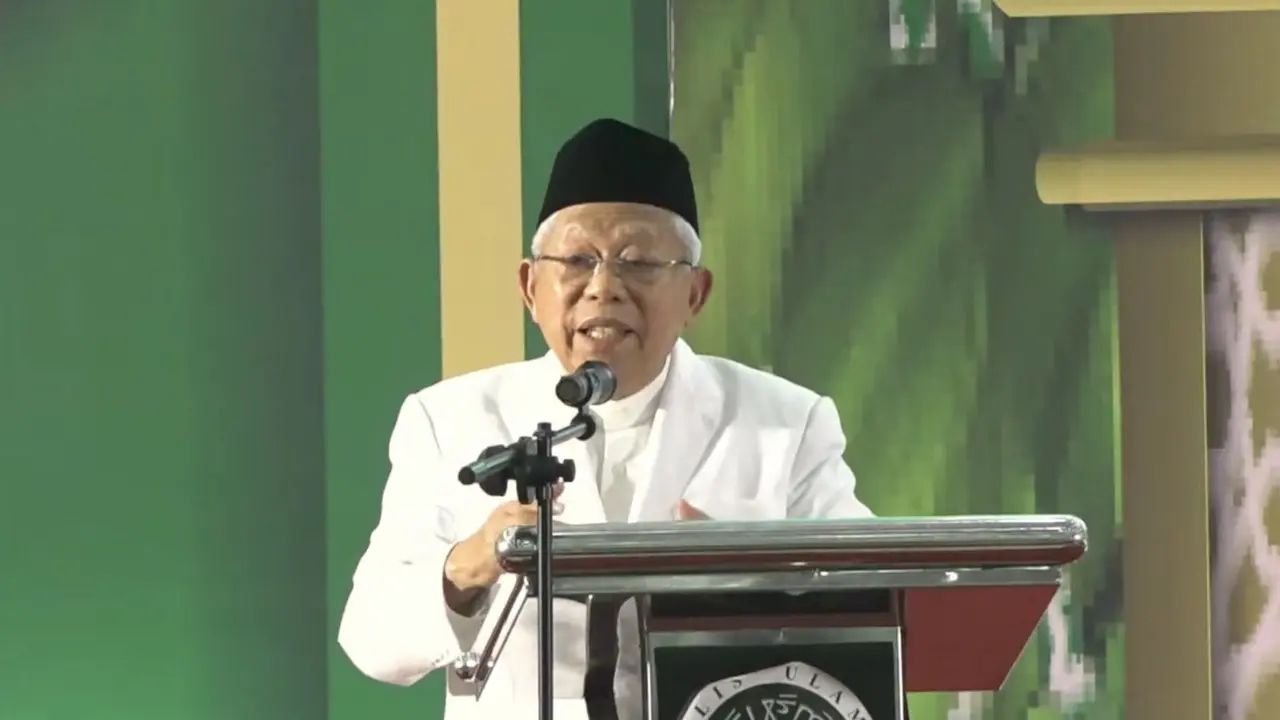 Ketua Dewan Pertimbangan MUI KH Ma'ruf saat berpidato pada milad ke-50 Majelis Ulama Indonesia (MUI) di di Asrama Haji Pondok Gede, Jakarta Timur.