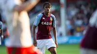 Carney Chukwuemeka. Gelandang muda Aston Villa berusia 17 tahun ini diprediksi akan lebih banyak diturunkan usai kepergian Jack Grealish ke Manchester City. Meskipun Villa telah mendatangkan Leo Bailey dan Emiliano Buendia, Carney Chukwuemeka tetap mempunyai peluang yang sama. (Foto: avfc.co.uk)