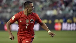2. Alexis Sanchez (Chile) - Penyerang Arsenal ini merupakan momok mematikan bagi lini belakang lawan. Mantan pemain Barcelona ini merupakan sektor sentral Chile saat meraih gelar Copa America. (AFP/Omar Torres)