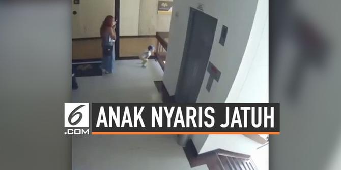 VIDEO: Detik-detik Ibu Selamatkan Anaknya Nyaris Jatuh dari Lantai Atas