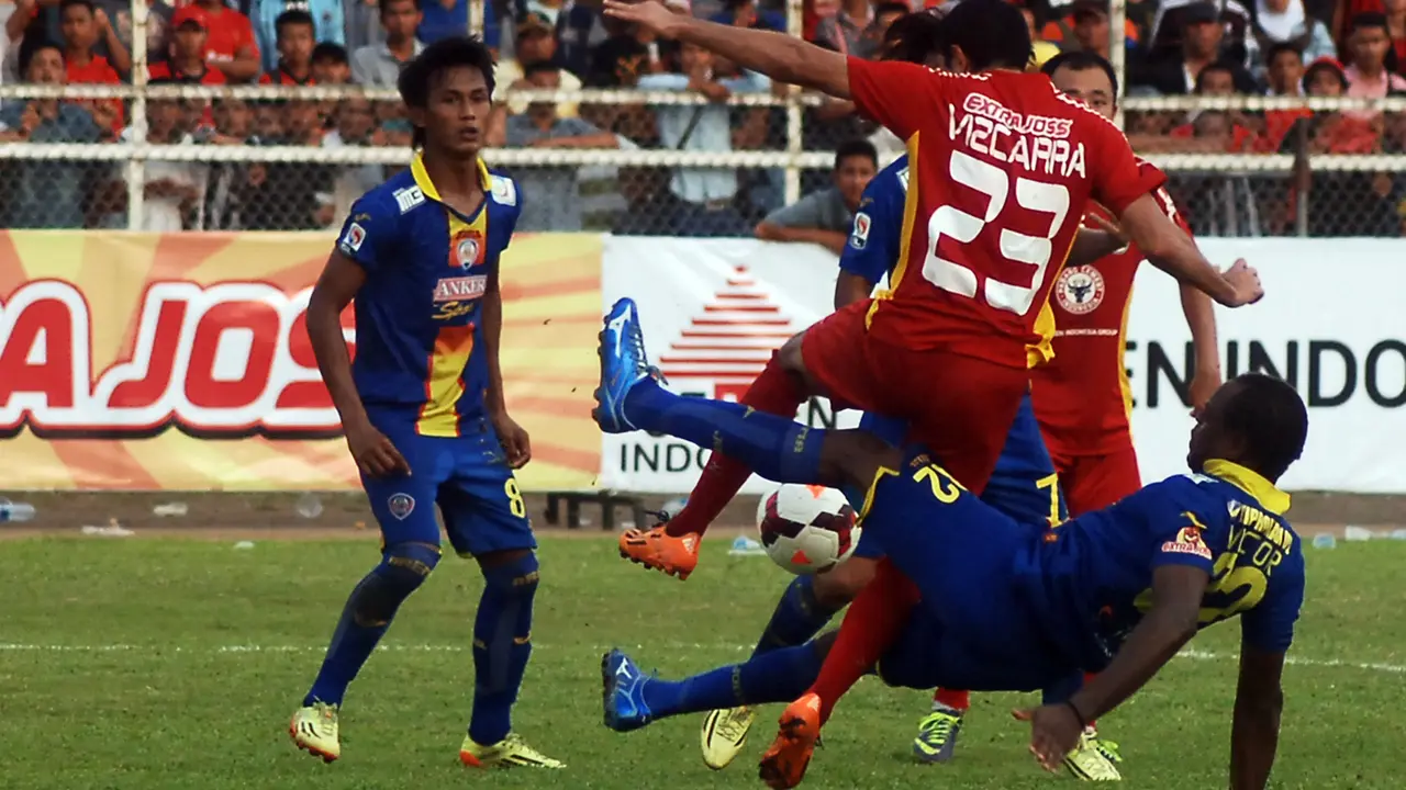 Semen Padang vs Arema Cronus