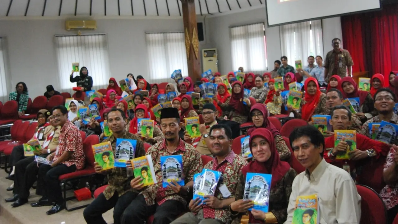 Guru Basa Penginyongan Unjuk Gigi Lewat Antologi Cerita Cekak