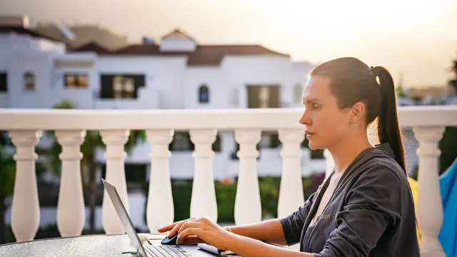 Sebelum Bekerja Sambil Traveling, Persiapkan Hal-Hal Penting Ini