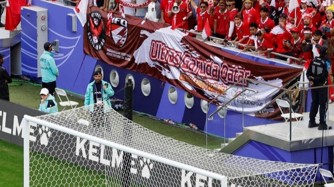 Gol ini membuat Jepang semakin percaya diri dan terus menyerang gawang Indonesia.<br>(Foto REUTERS/Thaier Al-Sudani)<br>