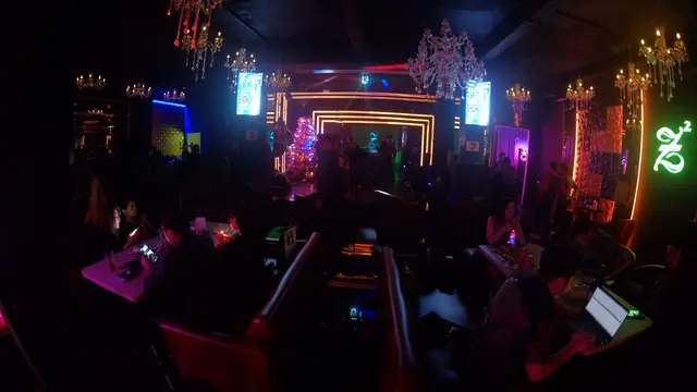 Z Lounge merupakan venue live music yang digagas DJ L3xology dan Mr Zein.