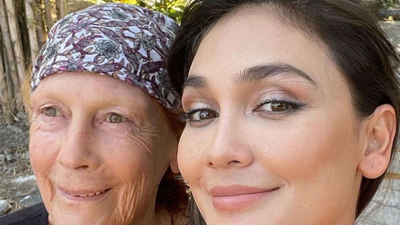 Sama-sama Miliki Pesona, Ini Momen Kedekatan Luna Maya dengan Ibunya yang Jarang Terlihat