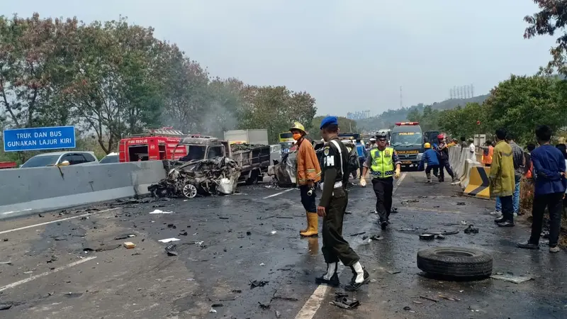 Kecelakaan beruntun terjadi  di kilometer 91 Jalan Tol Purbaleunyi arah Jakarta, Senin (02/09/2019).