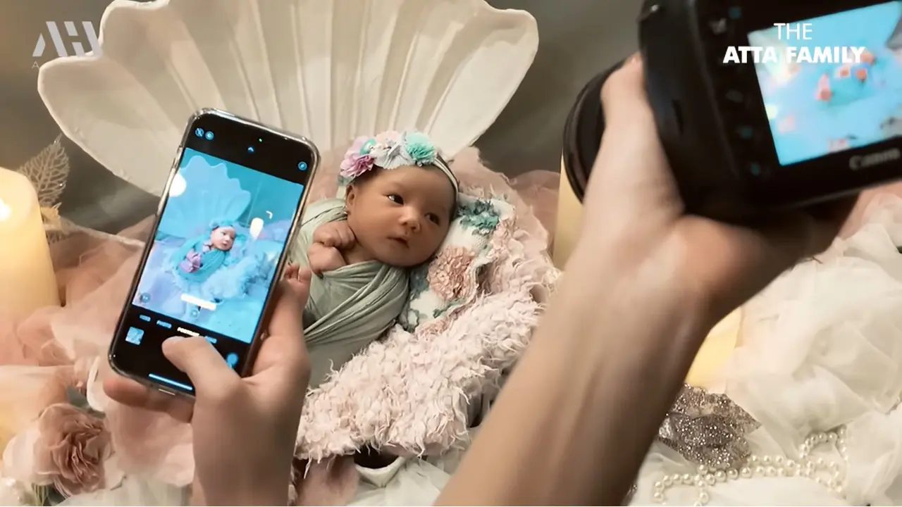 Pemotretan Azura, putri kedua Atta Halilintar dan Aurel Hermansyah. (Foto: YouTube/AH)