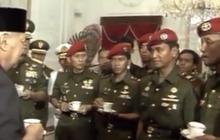 Momen Letnan Kopassus Anak Buah Prabowo Ditanyai Presiden Soeharto Usai Mendaki Everest, Kini Sosoknya Jadi Jenderal di TNI