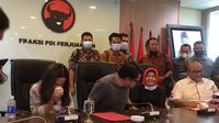 Anggiat Pasaribu alias Rindu bertemu langsung anggota Komisi III DPR Arteria Dahlan dan ibundanya untuk meminta maaf. (Liputan6.com/Delvira Hutabarat)