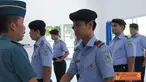 Citizen6, Surabaya: Ucapan selamat Komandan Pusdikintel Kolonel Laut (E) Jalasena Satriyawirya kepada 15 Personil Bakorkamla setelah berhasil menyelesaikan khursus Intelijen dasar di Pusdikintelmar Kobangdikal. (Pengirim: Penkobangdikal).