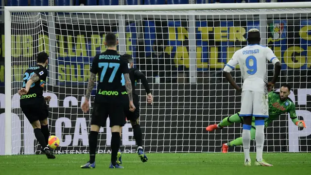 Foto: Duel Sengit, Inter Milan Akhiri Catatan Unbeaten Napoli