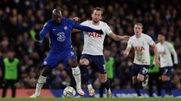 Pertandingan dimulai dengan tempo tinggi. Lukaku dan kolega bermain agresif dengan beberapa kali melancarkan serangan ke lini pertahanan Tottenham Hotspur. (AFP/Adrian Dennis)
