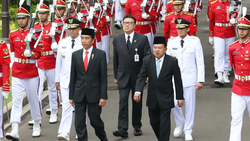 Presiden Joko Widodo dan Wapres Jusuf Kalla di Istana Negara.