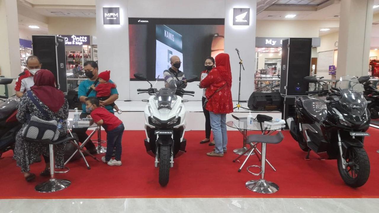Honda ADV 160 memiliki kapasitas tangki bahan bakar sebesar 30 liter