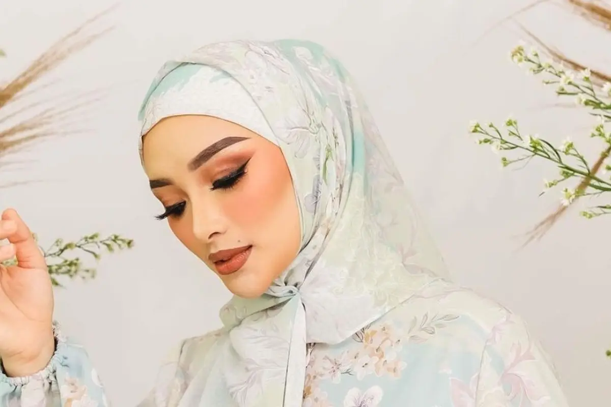 Zaskia Gotik Banting Setir Jualan Baju