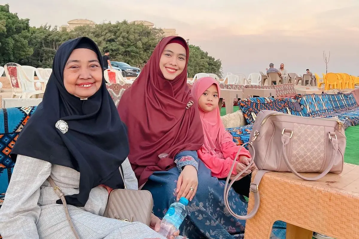 [Fimela] Oki Setiana Dewi