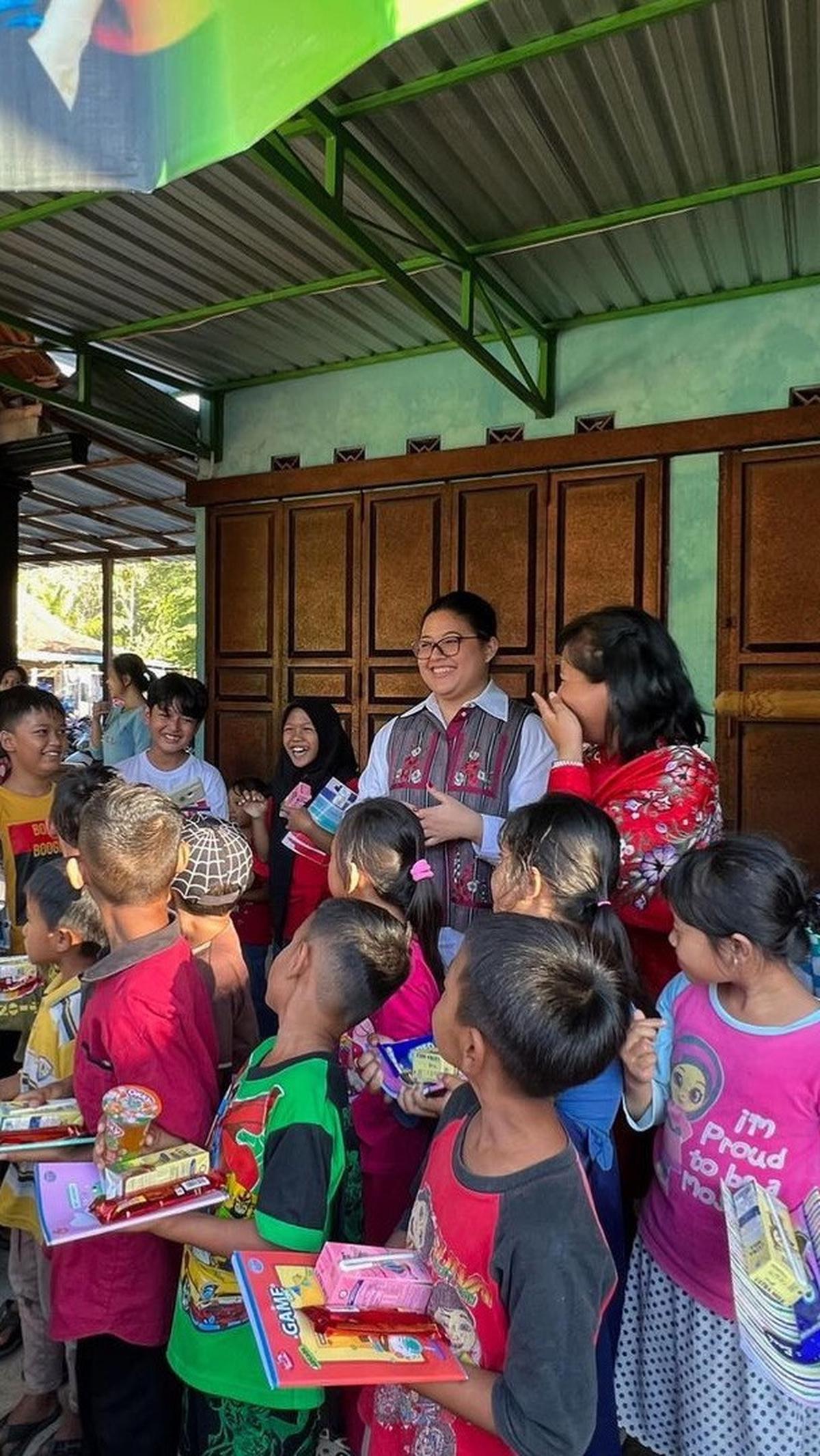 Pinka kerap mengadakan acara bakti sosial. Ia kerap berbagi di masyarakat. Seperti memberi bantuan ke anak sekolah atau masyarakat yang membutuhkan.&nbsp;