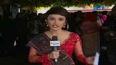 Dengan mengenakan setelan jas, Jan Ethes terlihat senang di acara pernikahan Bobby-Kahiyang.
