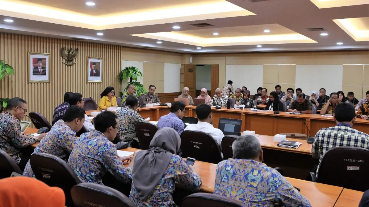 Kementerian Koperasi dan UKM mengajak seluruh kementerian dan lembaga (K/L) yang memiliki binaan koperasi dan UKM untuk bersinergi dan konsolidasi program pengembangan UMKM.