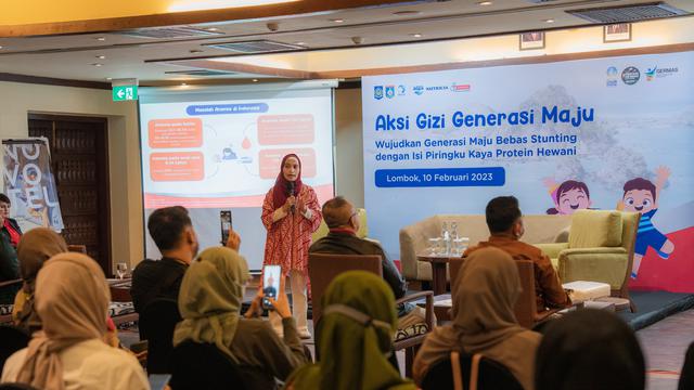 Dokter Spesialis Gizi Klinik, Nurul Ratna Mutu Manikam saat memberikan pemaparan di acara Aksi Gizi Generasi Maju bersama Danone Indonesia. (Sumber: Dokumentasi Danone Indonesia)