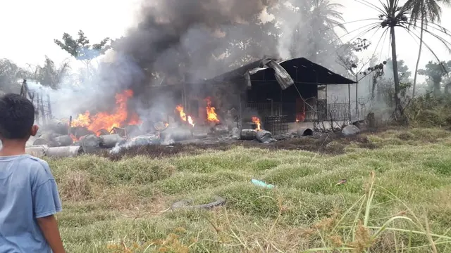 Gudang BBM terbakar