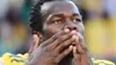 Tragis. Prancis gagal meraih satu kemenangan pun di penyisihan grup PD 2010. Di laga terakhir, Les Bleus yang defisit pemain dibekuk Afrika Selatan 1-2 (0-2). Meski menang, Bafana Bafana tetap tersingkir. 