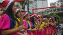 Grup vokal bernyanyi dalam acara Christmas Carol di Kawasan Bundaran HI, Jakarta, Kamis (22/12/2022). Pemerintah provinsi (Pemprov) DKI Jakarta kembali mengadakan Christmas Carol untuk merayakan Natal di Ibu Kota. Pagelaran ini diadakan mulai Rabu (21/12) hingga Jumat (23/12) dari pukul 15.30-17.30 WIB yang diselenggarakan di tiga titik, seperti Terowongan Kendal, kawasan Bundaran HI, dan Kota Tua. (Liputan6.com/Faizal Fanani)