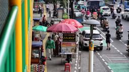 Trotoar merupakan salah satu fasilitas publik yang sudah seharusnya aman, nyaman, dan layak digunakan oleh masyarakat pejalan kaki. (Liputan6.com/Angga Yuniar)