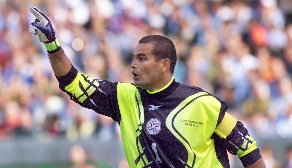 2. Jose Luis Chilavert (67 Gol) - Kiper legendaris Paraguay ini memegang rekor sebagai kiper yang mencetak gol terbanyak di pentas internasional dengan 8 gol. Chilavert juga satu-satunya kiper yang pernah mencetak hattrick. (AFP/Philippe Huguen)