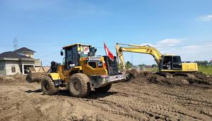 PT Nindya Karya turut mengerahkan peralatan dan tim lapangan untuk mendukung penanganan darurat infrastruktur. (Dok. Nindya Karya)