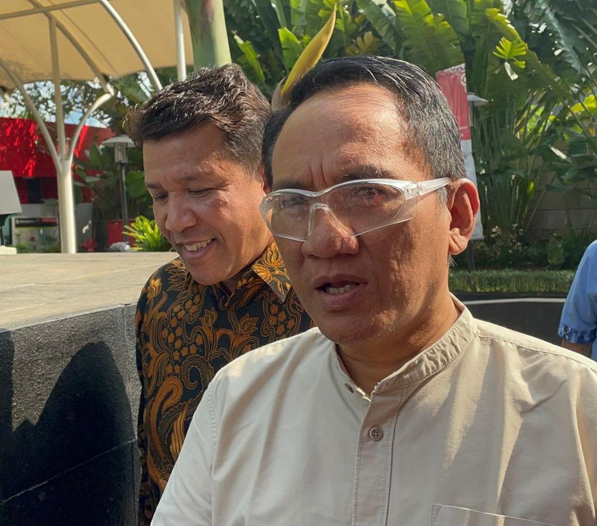 "Kami akan terus bersama PKS meski satu partai lain mengkhianati Koalisi," ujar Andi melalui Twitternya, Selasa (22/8).