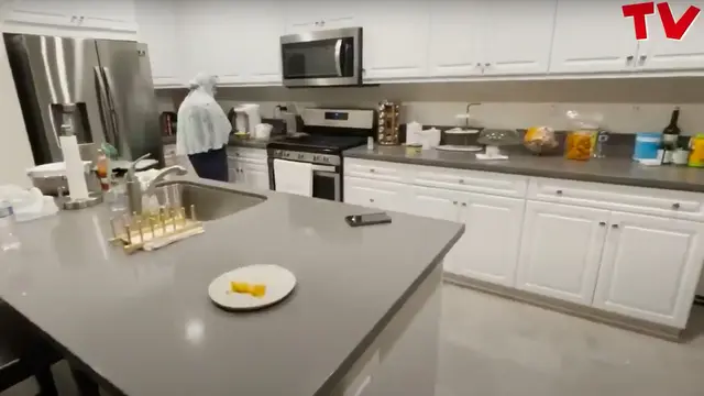6 Potret Dapur Rumah Uya Kuya di Amerika, Modern dengan Sentuhan Minimalis