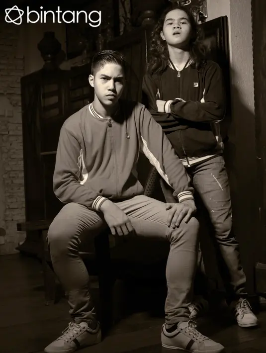 Terinspirasi dari The Everly Brothers, The Beatles, Naif dan musisi-musisi ‘vintage’ lainnya, Ahmad Bersaudara tampil beda dengan musik dan gaya jadul yang mereka peragakan. (Galih W. Satria/Bintang.com)