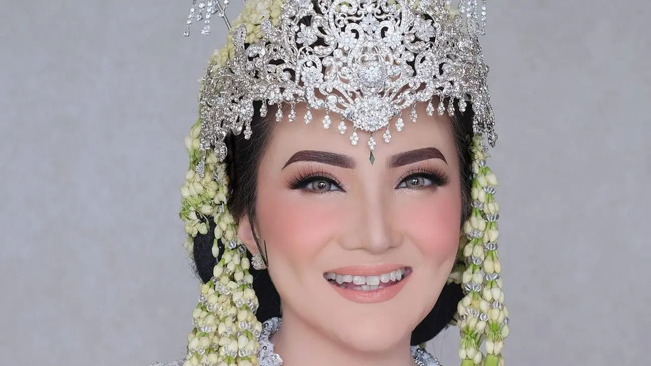 Resmi Menikah, Ini 6 Potret Kiki Amalia Jadi Pengantin di Hari Ulang Tahunnya