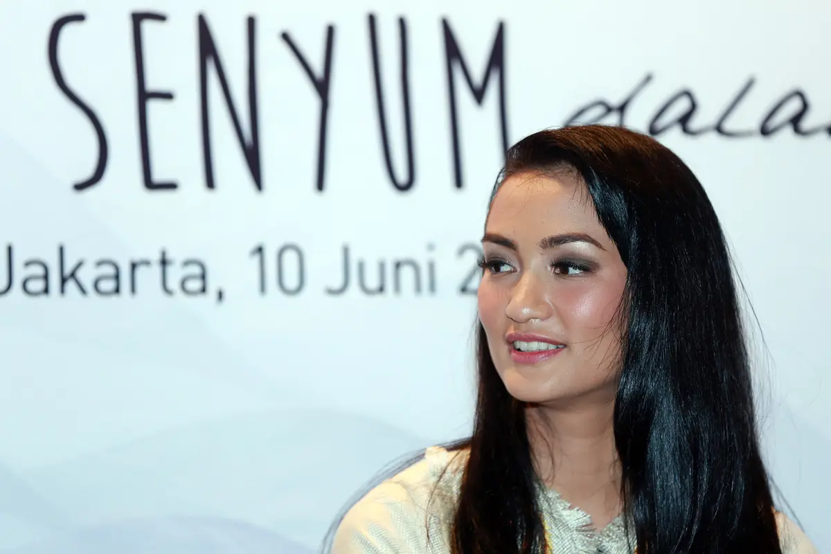 Atiqah Hasiholan