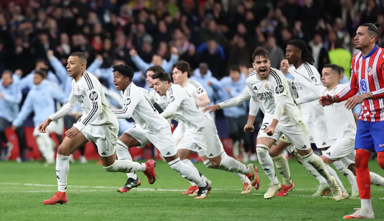 Real Madrid sukses mengalahkan Atletico Madrid lewat drama adu penalti dengan skor 1-0 (2-4) pada laga leg kedua 16 besar Liga Champions 2024/2025. (Thomas COEX/AFP)