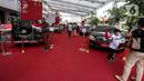 Pengunjung melihat Pameran Mobil Kepresidenan yang digelar oleh Kementerian Sekretariat Negara (Kemensetneg) di Gedung Sarinah, Jakarta Pusat, Kamis (18/8/2022). Pameran dalam rangka Hari Ulang Tahun ke-77 Kemerdekaan Republik Indonesia ini digelar hingga 22 Agustus mendatang dan memamerkan mobil kepresidenan dari Era Presiden Soekarno hingga Presiden Joko Widodo. (Liputan6.com/Johan Tallo)