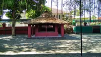 Masjid Kramat dengan sumur keramat di Cirebon (Liputan6.com / Panji Prayitno)