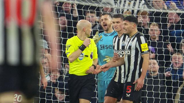 Foto: Meski Dibobol Empat Kali oleh Pemain Liverpool, Penampilan Martin Dubravka Layak Diacungi Jempol
