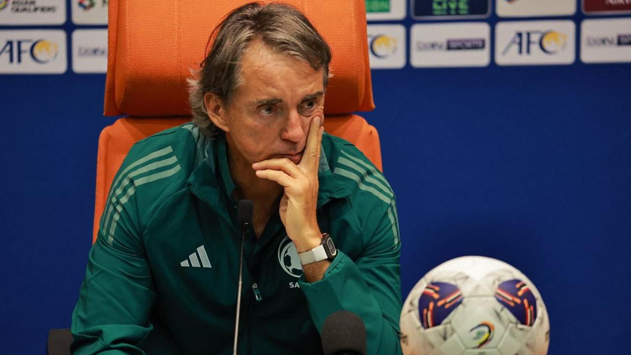 FOTO: Ekspresi Roberto Mancini Frustasi Saat Arab Saudi Ditahan Imbang Timnas Indonesia