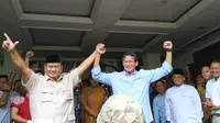 Capres-Cawapres Prabowo Subianto dan Sandiaga Uno memberikan pernyataan usai rekapitulasi KPU, Selasa (21/5/2019) dini hari tadi. (Yunita/Merdeka.com)