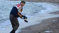 Bocah Suriah yang meninggal tersapu ombak di dekat Bodrum diketahui bernama Aylan. (BBC)